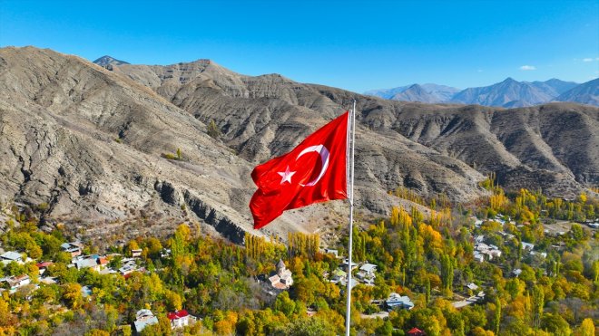 Erzurum'un Tortum ilçesinde sonbahar renkleri hakim oldu