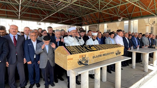 Eski AK Parti Milletvekili Tahir Öztürk, Elazığ'da son yolculuğuna uğurlandı