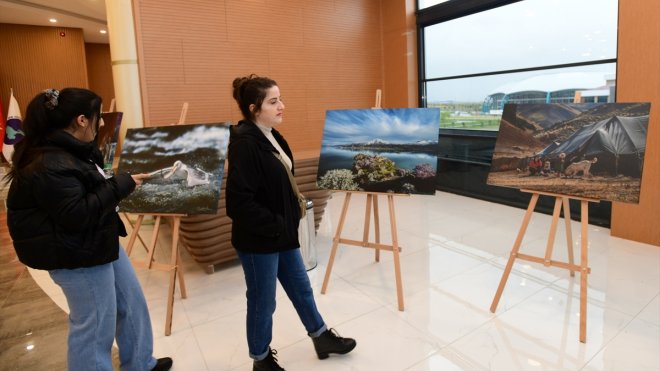 Fotoğraf sanatçısı Murat Cacim'in "Van" temalı sergisi devam ediyor