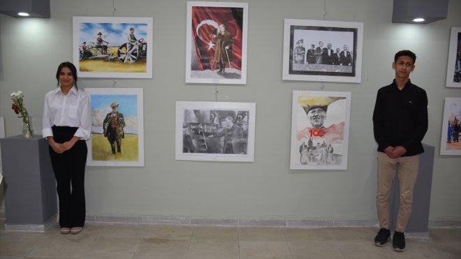 Hakkari'de Cumhuriyet'in 100. yılına özel resim sergisi açıldı