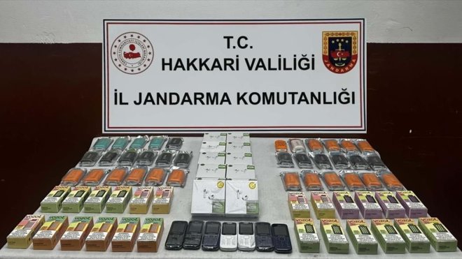Hakkari'de gümrük kaçağı elektronik malzemeler ele geçirildi
