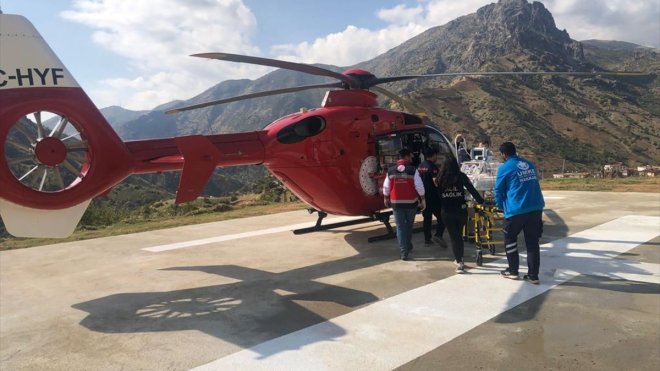 Hakkari'de soğutma tedavisine ihtiyacı olan bebek, ambulans helikopterle Van'a ulaştırıldı