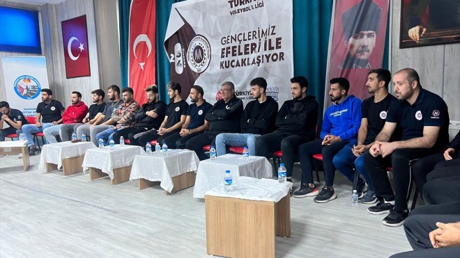 Hakkari Gençlik ve Sportif Faaliyetler Kulübü oyuncuları gençlerle söyleşi yaptı 1