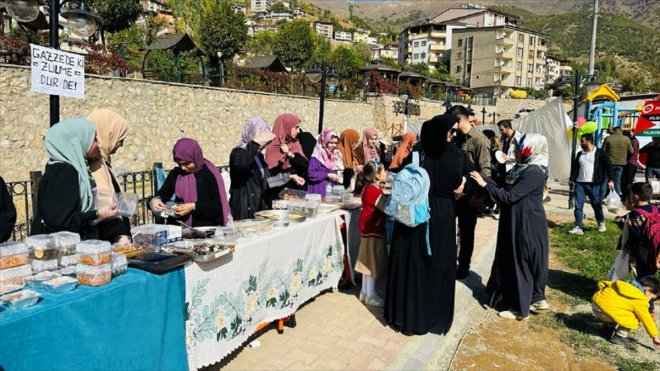 Şemdinli'de Filistinliler için kermes düzenlendi