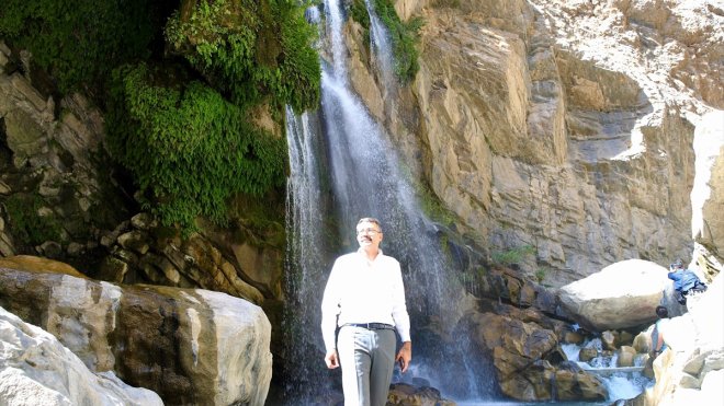 Hakkari Valisi Çelik, Sineber Şelalesi'nin aktığı bölgeyi gezdi