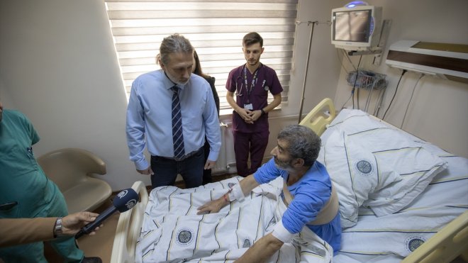Kars'ta darbedilmesi sonrasında kalp rahatsızlığı tespit edilen hekim ameliyatla sağlığına kavuştu