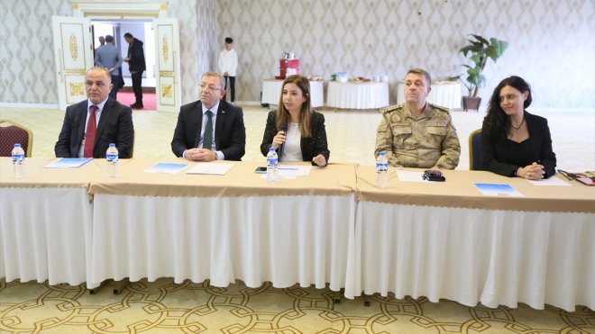 Kars'ta kolluk kuvvetlerine temel haklar eğitimi veriliyor