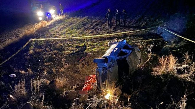 Kars'ta şarampole devrilen otomobildeki 3 kişi öldü, 1 kişi yaralandı