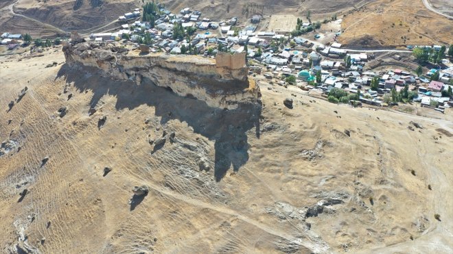 Sarp kayalık üzerindeki Micingirt Kalesi turizme kazandırılmayı bekliyor