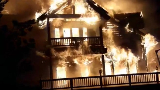Kars'taki Kütük Ev'de çıkan yangın söndürüldü