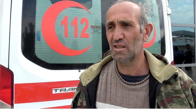 Kars'ta yavrularıyla köye inen boz ayı 3 kişiyi yaraladı