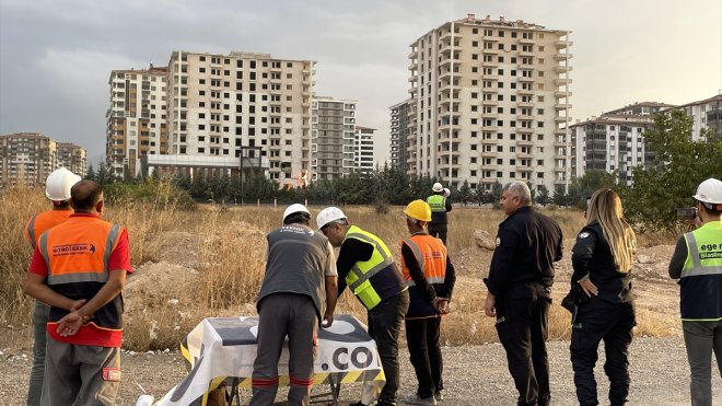 Malatya'da ağır hasarlı 13 katlı 2 bina patlayıcı kullanılarak yıkıldı