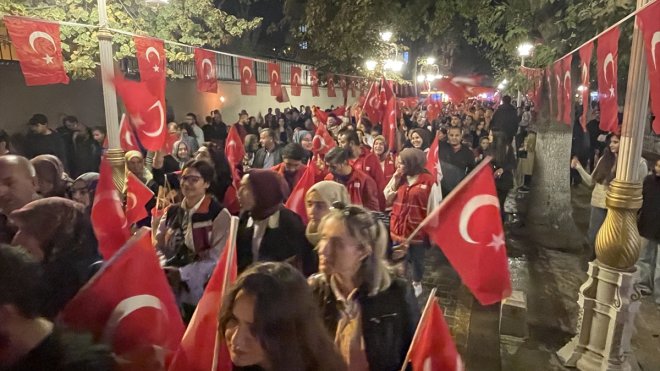 Malatya ve Kilis'te Cumhuriyet'in 100. yılı dolayısıyla fener alayı düzenlendi