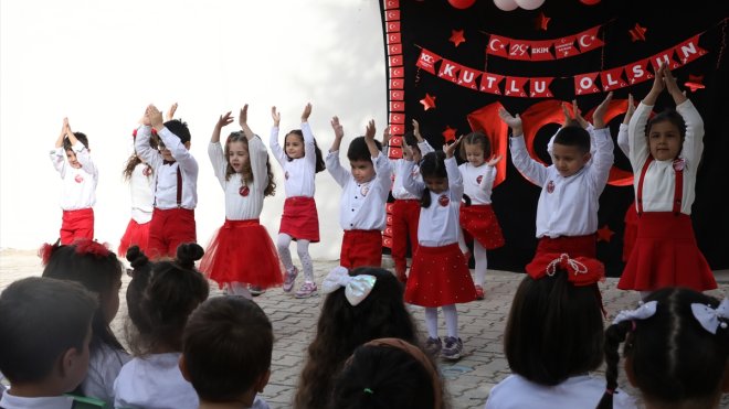 Malatya'da anaokulu öğrencileri cumhuriyeti kutladı