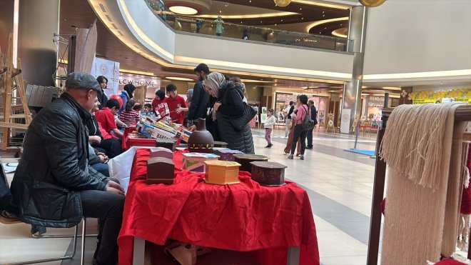 Malatya'da gençlik merkezleri Cumhuriyet'in 100. yılı dolayısıyla sergisi açtı