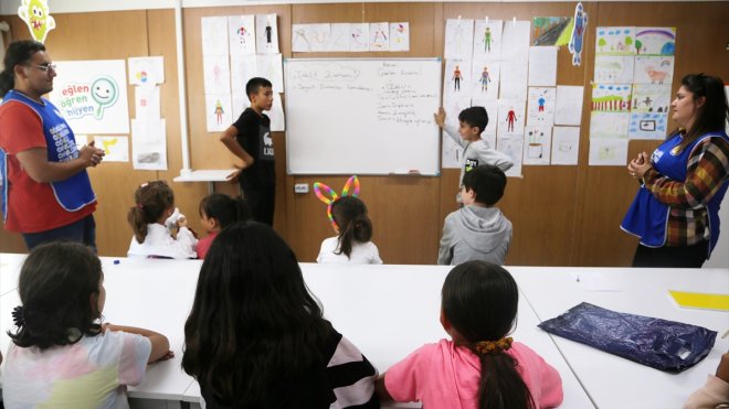 MALATYA - Konteyner kentte kalan çocuklara eğitim desteği1