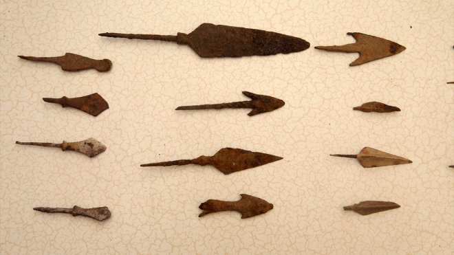 MUŞ - Malazgirt Savaşı alanının tespiti için yapılan kazılarda yaklaşık 700 metal obje bulundu1