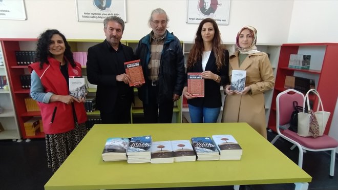 Sarıkamış Liselileri Vakfından gençlik merkezine kitap bağışı yapıldı1