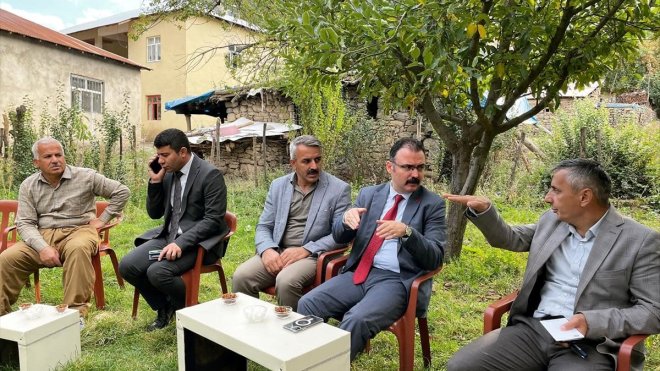 Şemdinli Kaymakamı Ateş, köyleri ziyaret etti