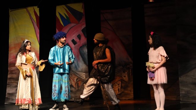 Van Büyükşehir Belediyesi çocukları tiyatro ile buluşturuyor