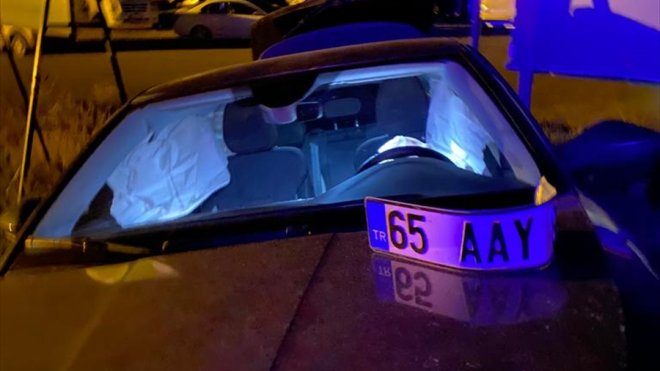 Van'da iki otomobilin çarpıştığı kazada 10 kişi yaralandı