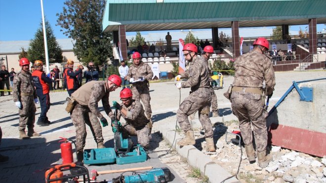 Van'da jandarma ve polislerin katılımıyla deprem tatbikatı yapıldı