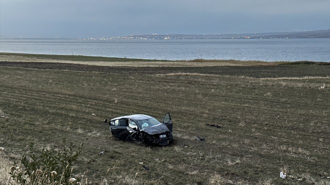 Van'da devrilen otomobildeki 2 kişi öldü, 1 kişi yaralandı