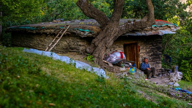 Van'da doğaseverler doğal güzellikleriyle ilgi çeken Demirkazık köyünü gezdi