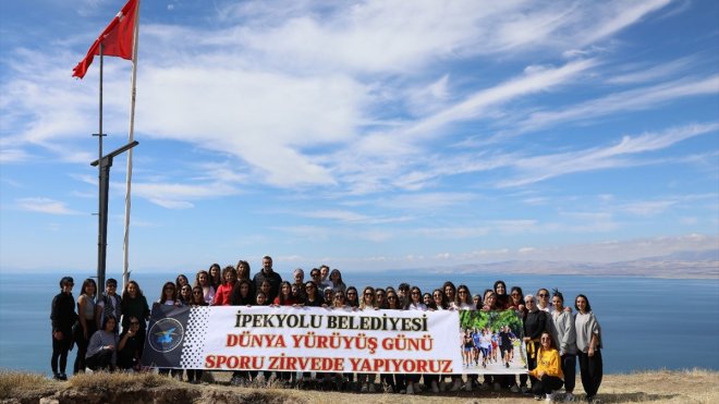 Van'da kadınlar, Ayanis Kalesi'nin bulunduğu tepede spor yaptı