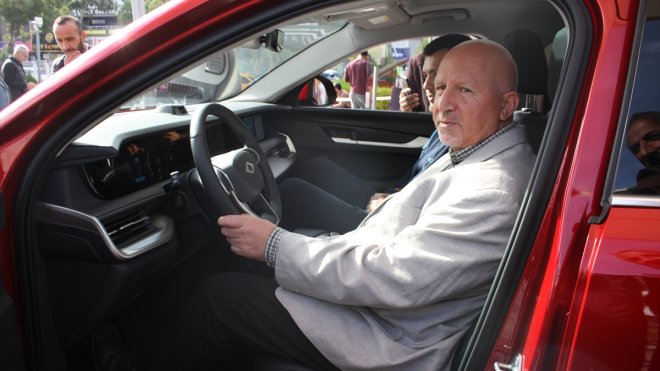 Vanlılar, yeni açılan merkezde Togg'u deneyimliyor