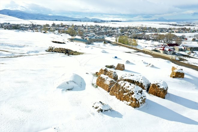 Besicilerin mesaileri erken üzerindeki kar başladı - AĞRI 10