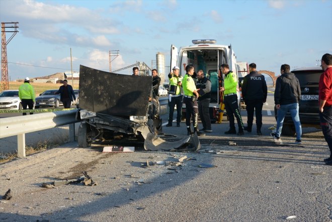 1 yaralandı İki 1 - kişi sonucu AĞRI çarpışması otomobilin kişi öldü, 4