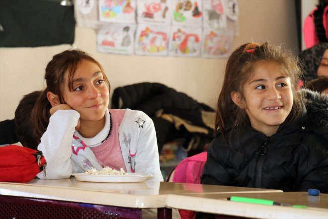 yakıp çalışan karşılıyor İlk yerleri köy soba okulunda öğretmen AĞRI 3 kadın sınıflarında - öğrencilerini görev 11