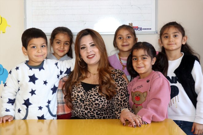 kadın yerleri AĞRI öğretmen - karşılıyor İlk soba sınıflarında 3 köy görev çalışan okulunda öğrencilerini yakıp 15