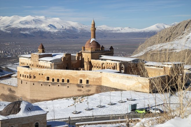 Sarayı karıyla mevsimin AĞRI beyaza büründü ilk - İshak Paşa 3