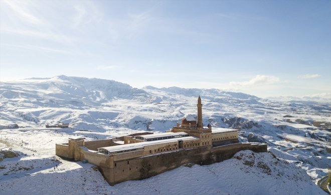 büründü karıyla - mevsimin Sarayı ilk İshak Paşa beyaza AĞRI 4