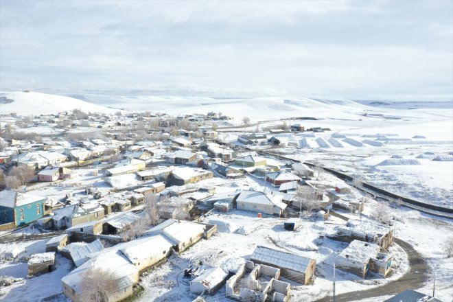 dronla görüntülendi şehir AĞRI ile - Karla kaplanan diğer yerleri yerleşim merkezi 5