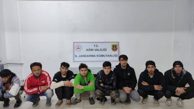 Ağrı'da 24 düzensiz göçmen yakalandı