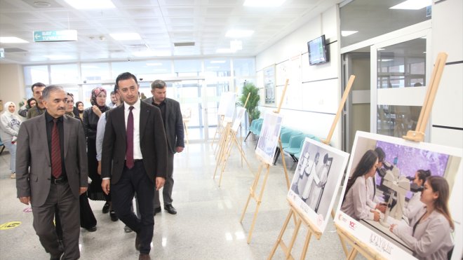 Ahlat'ta "100 Yıldır Aynı Aşk ve Heyecanla" adlı fotoğraf sergisi açıldı