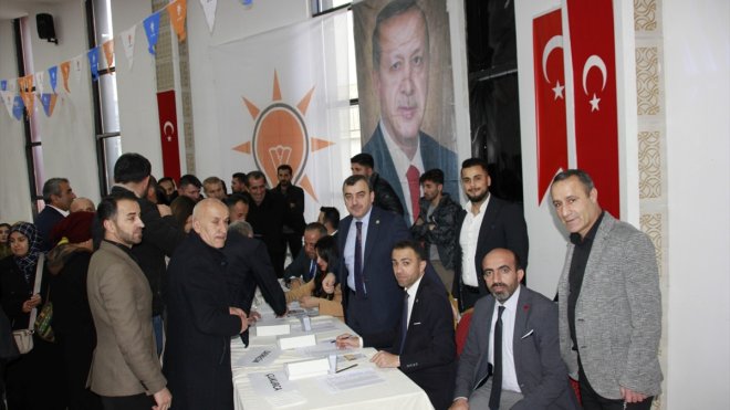AK Parti Hakkari İl Teşkilatında, yerel seçimler için temayül yoklaması yapıldı