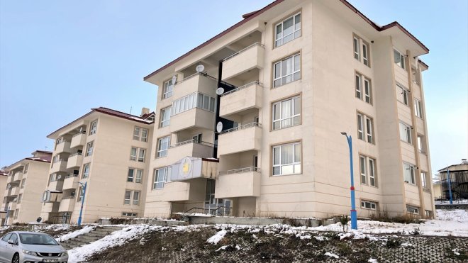 Ardahan'da 4'üncü kattan düşen kadın öldü