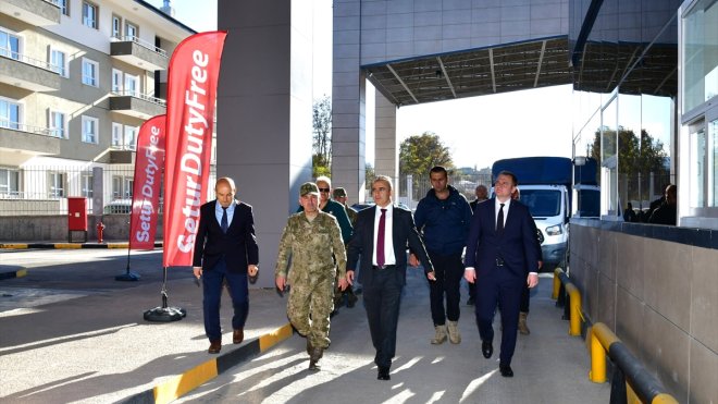 Ardahan Valisi Çiçek, Türkgözü Gümrük Kapısı'nda incelemelerde bulundu