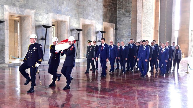 ASELSAN heyeti şirketin 48. kuruluş yıl dönümünde Anıtkabir