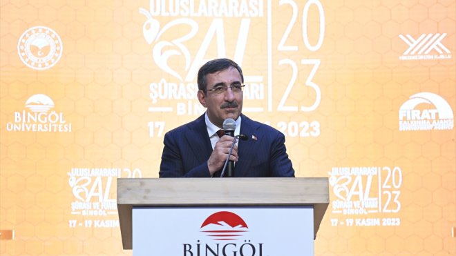 Cumhurbaşkanı Yardımcısı Yılmaz, Uluslararası Bal Şurası ve Fuarı açılışında konuştu: