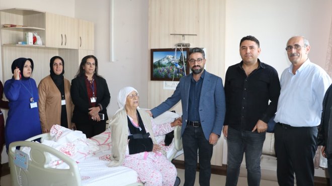 Bingöl'de 81 yaşındaki kadın omuz protezi ameliyatıyla sağlığına kavuştu