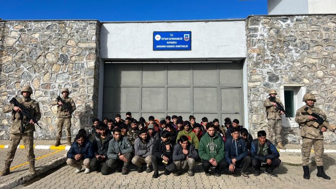 Bitlis kırsalında 50 düzensiz göçmen yakalandı