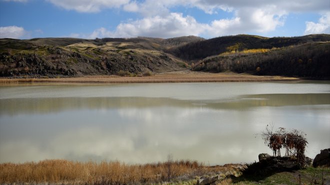 Nemrut Krater Gölü, sonbaharda da ziyaretçilerini ağırlıyor