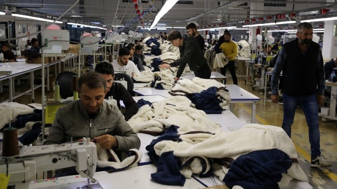 Bitlis'te kurulan fabrikalarda üretilen tekstil ürünleri Avrupa, Orta Doğu ile Uzak Doğu ülkelerine gönderiliyor