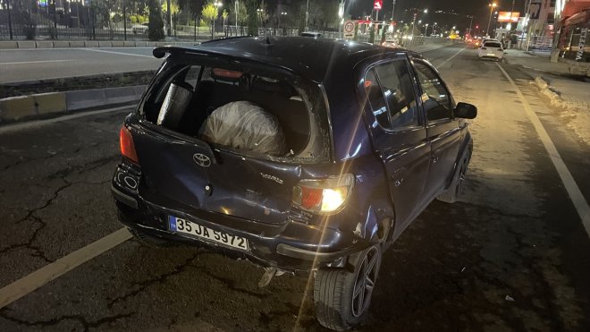 Elazığ'da 3 otomobilin karıştığı kazada 2 kişi yaralandı