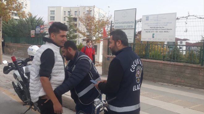 Elazığ'da polis okul önlerinde denetim yaptı
